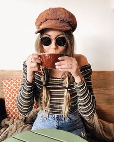 Hair Accesorios, Alex Centomo, Conductor Hat, Street Style 2018, Boho Mode, Fall Fashion Trends Women, Chai Latte, Trending Fashion Outfits, Outfit Trends