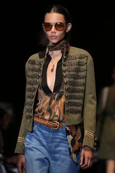 Gucci Spring 2015 Ready-to-Wear - Details - Gallery - Look 27 - Style.com Embroidery Stand, Military Inspired Fashion, Military Chic, Classic Embroidery, Military Style Jackets, England Fashion, Olivia Palermo, Blazer And Shorts