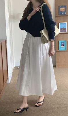 Aesthetic Korean Fashion, Rok Outfit, Fashion Outfit Ideas, Aesthetic Korean, Hijab Fashion Inspiration, Classy Work Outfits, Japanese Outfits