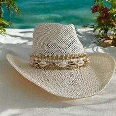 White Western Brimmed Sun Hat, White Western Wide Brim Straw Hat, White Brimmed Straw Hat For Rodeo, White Western Fedora Straw Hat, White Brimmed Country Hat, White Country Style Brimmed Hat, White Country Straw Hat For Rodeo, White Country Fedora For Festivals, Country Style White Fedora For Festivals