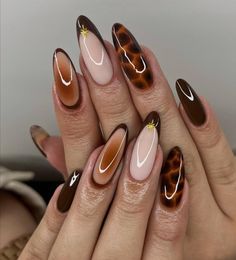 Elevate your nails with this stunning fall tones tortoise shell set. With animal print nails in trend now, there is no better set to have on! They exude class and style without doing too much. Perfect for an everyday nail set of for special occasions, such as weddings, graduation, birthdays and special holidays.   Each nail set is custom made for each customer. If you have any questions about the size or style of the nails, please message me, I'm more than willing to assist of answer any queries you may have.  We understand that our customers appreciate quick and seamless deliveries so we work around the clock to deliver high quality press on nails in a short period of time. We take 1-4 working days to make the set, followed by 5-12 working days delivery. Each package gets FREE internation Fall Nail Short Almond, French Tip Animal Print Nails, Tortoise Acrylic Nails, Tortoise Shell Accent Nail, Tortie Shell Nails, Half Tortoise Nails, Thanksgiving Nail Designs Almond, Brown Snake Skin Nails, Maroon Tortoise Nails