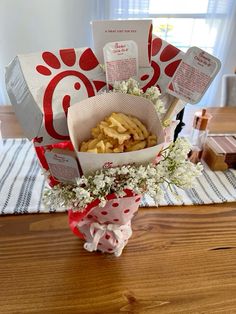 Chick Fil A Bouquet, Chick Fil A Hoco Proposal, Chic Fil A Party, Chick Fil A Promposal, Food Hoco Proposals Ideas, Chick Fil A Board, Chick Fil A Wedding, Food Bouquet Ideas, Chick Fil A Aesthetic