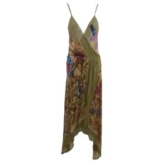 Very early Gianni Versace Caftan dress jungle parrots print from late 1970's. Good condition.Please see pictures with couple off flaws showing. Strap show some wear but since its pretty long it could be shortened. 100% silk.Made in Italy. FINAL SALE Black Runway Dress, Printed Dress Outfit, Black Runway, Jungle Dress, Moss Dress, Versace Runway, Versace Couture, 1970s Dresses, Dior Haute Couture