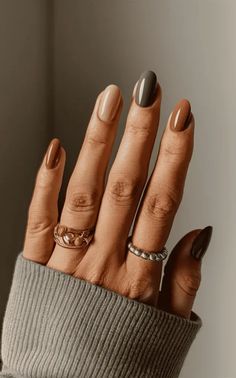 33 Wonderful Fall Nails 2024 Ideas You Need to Try October Nails Neutral, Simple Fall Nails Matte, Boho Simple Nails, Nail Designs Fall Colors, Cute Nails Autumn, Nails Burnt Orange, Fall Round Gel Nails, French Manicure Fall, Autumn Winter Nails 2024