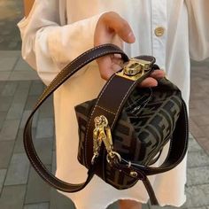 Sac Louis Vuitton, Fendi Tote, Luxury Bags Collection, Fendi Handbag, School Supply, Clear Card, Handbag Heaven, Luxury Purses