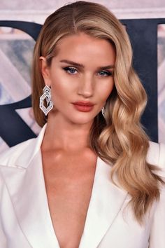 Rosie Huntington Hair, Rambut Brunette, Hollywood Hair, Straight Ponytail, Belle Silhouette, Brown Hair With Blonde Highlights, Wedding Hair Down, Soft Waves