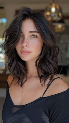 V-Shape Layered Hair: Techniques for a Stunning Look Medium Length For Wavy Hair, Short Wavy Blowout, Short Hair Ponytail With Bangs, Long Bob Haircuts Wavy Hair, Haircuts For Wavy Hair Round Face, Popular Haircuts 2024 Women, Short Haircuts For Straight Hair, Runway Editorial, Haircuts For Straight Hair