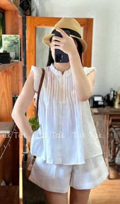 Fancy Short Dresses, Celebrity Casual Outfits, Women Blouses Fashion, Myanmar Dress Design, Fashion Top Outfits, Night Dress For Women, Trendy Fashion Tops