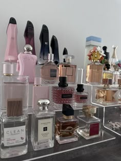 Large Perfume Collection Organization, Perfumes Collection Display, Smell Good Collection, Acrylic Perfume Stand, Collection Of Perfumes, Perfume Stand Aesthetic, Fragrance Collection Aesthetic, New Closet Aesthetic, Candle Collection Aesthetic