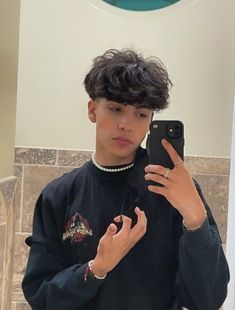 #LLG🕊 - Sígueme para más! Gabriel Salazar, Brothers Best Friend, Taper Fade Curly Hair, Edgars Haircut, Police Chase, Boy Hairstyles, Hair Inspo, Thick Hair Styles