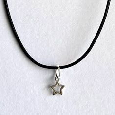 Handmade Silver Charm Star Necklace Star Charm Necklace, Handmade Jewelry Tutorials, Diy Crafts Jewelry, Beaded Jewelry Diy, Star Charms, Pretty Jewellery, Star Necklace, Jewelry Tutorials