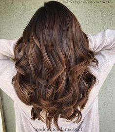 Balayage brun clair pour cheveux épais,  #balayage #cheveux #clair #epais #hair Mocha Color Hair, Light Brown Balayage, Mocha Hair, Rambut Brunette, Brunette Ombre, Chocolate Brown Hair Color, Brunette Balayage, Balayage Blonde, Brown Balayage