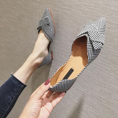 Elegant Shoes Flat, Summer Boat, Flats Boat, Ladies Footwear, Casual Slip On Shoes, Elegant Flats, Womens Boat Shoes, Elegant Ladies, Point Shoes