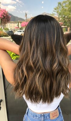 Rambut Brunette, Brown Hair Looks, Brown Hair Inspo, Brunette Hair With Highlights, Black Hair With Highlights, Brunette Balayage Hair, Brown Hair Balayage, Highlights Brown Hair, Hair Color Balayage