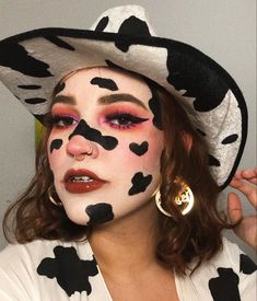 Dalmatian Costume Makeup, Cow Makeup Look, Cow Make Up, Chocolate Cow, Dalmatian Costume, Glam Eye Makeup, Mack Up, Animal Makeup