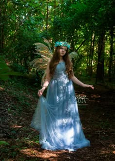 My blue fairy crown features high quality blue and white silk flowers, vintage glass beads, vintage faux pearls, faux hummingbirds, vintage rhinestones, and a metal Butterfly centerpiece. The blue flower crown would be perfect for a Fairy Costume, a Fairy Queen costume for theater, Woodland Fairy costume, a Fairytale Wedding, a Hand Fasting ceremony, a fairy photography session, LARP event, or an outdoor wedding/ forest wedding. Even for a forest birthday party! The blue fairy crown sits on top Blue Fairy Costume Ideas, Blue Fairy Cosplay, Flower Queen Costume, Moon Fairy Costume, Fairy Costume Blue, Blue Fairy Halloween Costume, Diy Fairy Costume Women, Blue Fairy Outfit, Fairy Queen Costume