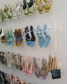 Shoe Rack Aesthetic, Diy Shoe Rack, Diy Shoe, Estilo Hippy, Dr Shoes, Daily Fashion Inspiration, Hype Shoes, Shoe Inspo, Aesthetic Shoes