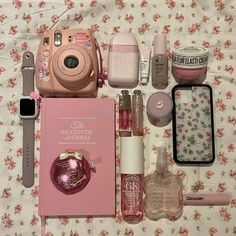 Goodie Bags Aesthetic, Everyday Bag Essentials, School Bag Essentials, Affordable Aesthetic, Inside My Bag, Purse Essentials, Handbag Essentials, In My Bag, What In My Bag