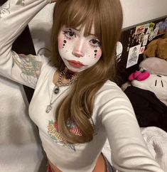 @monstra0.o on ig Douyin Clown Makeup, Clown Makeup Monstra, Cute Clown Makeup Ideas, Monstra Clown Makeup, Monstra0.3 Makeup Clown, Clown Core Makeup, Makeup Egirl, Costume Clown