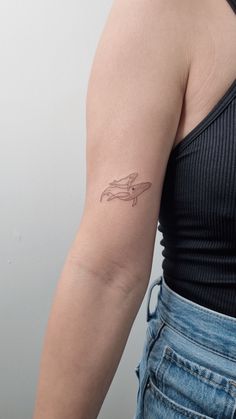 Mother&babywhale, whale tattoo, sea tattoo, tattoo, small tattoo, sea life tattoo Mother Whale Tattoo, Whale Flash Tattoo, Whale And Calf Tattoo, Two Whales Tattoo, Small Humpback Whale Tattoo, Cute Whale Tattoo, Fine Line Whale Tattoo, Mom Tattoo For Daughter, Line Whale Tattoo