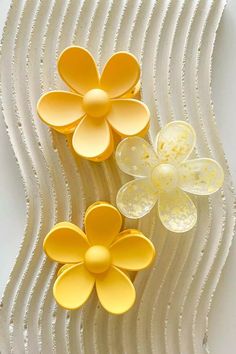 For the Pinterest perfect picture, you'll need our Oopsy Daisy Claw Clip! Match them with your favorite Dippin' Daisy's bikini after a day in the ocean to hold back your salty hair. Yellow Hair Accessories, Yellow Claw, Daisy Hair, Oopsy Daisy, Salty Hair, Yellow Daisies, Hair Claw Clip, Yellow Hair, In The Ocean