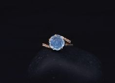 Mẫu nhẫn hoa mẫu đơn đá aquamarine đ�ầy quyến rũ  #hoamaudon #liugems #ringswomen #aquamarine #Peony #Flower Coffee