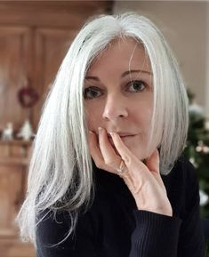 Grey Hair Model, Long Hair Older Women, Silver White Hair, Grey Hair Looks, Grey Hair Don't Care, Grey Hair Over 50, Silver Haired Beauties, Long White Hair