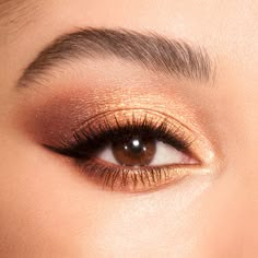 Eyeshadow palette with sunset gold and glowing copper shades Luxury Palette, Copper Eyeshadow, Maquillage On Fleek, Gold Makeup Looks, Wedding Eye Makeup, Gold Eye Makeup, Eye Makeup Pictures, Gold Eyeshadow, Natural Wedding Makeup