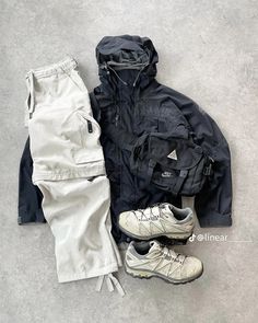 Winter Gorpcore Outfits, Vomero 5 Outfit, Mt Pinatubo, Outfit Ideas Vintage, Hiking Fits, Vomero 5, Hiking Outfit Women, Mountain Style, Winter Fit