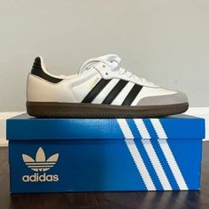 Size: Women's 7.5 = Eu 39 New Adidas Samba Og Black White New In Box Black White Adidas Originals Sambas Multiple Sizes Are Available Adidas Laceless Shoes, Adidas Low Form, Adidas Falcon Triple White, Adidas For Sale, Basket Adidas Vintage, Adidas Bravada Shoes, Cheap Adidas Sneakers, Samba Sneakers, Adidas Samba Og