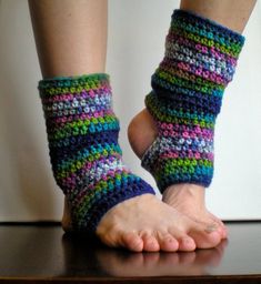 **This listing is for the PATTERN to make these leg warmers yourself. Thanks!Short WarmersThese are perfect for yoga, pilates, ballet, jazz, or modern dance.  The FULL ball of the foot is left uncovered, which makes these the ideal leg warmers for mat work, floor barre, and dance combinations. The warmers will fit over your ballet or jazz shoes.Size 6-8 and 9-11 adult women's.The pattern is easy crochet, using basic crochet skills and supplies. Once your payment clears, you will receive a link f Leg Warmers Ballet, Yoga Socks Pattern, Crochet Yoga, Ballet Leg Warmers, Ankle Warmers, Leg Warmers Crochet Pattern, Leg Warmers Pattern, Crochet Boot Cuffs, Crochet Leg Warmers