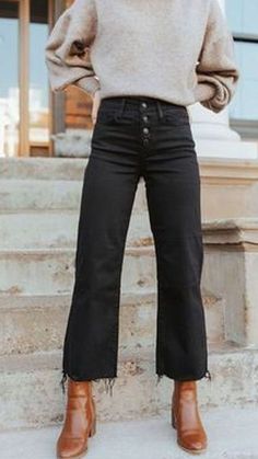 Flare Wide Leg Jeans Outfit, How To Wear Crop Jeans, Stylish Outfits Fall 2024, Black Wide Leg Crop Jeans Outfit, Wide Leg Jeans Outfit Winter Ankle Boots, Wide Leg Pants With Boots Winter, Wide Leg Jeans Black Outfit, Faded Black Jeans Outfit Fall, Black Wide Leg Denim Outfit