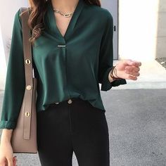 Mode Ulzzang, Chiffon Shirt Blouse, Women Chiffon Blouse, Office Women, Chique Outfits, Tops And Blouses, Business Casual Outfits For Work, Shirts Women Fashion, Summer Work Outfits