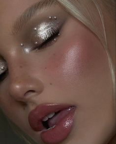 Maquillage On Fleek, Silver Makeup, Swag Makeup, Ethereal Makeup, Dope Makeup, Makeup Hacks, Eye Makeup Art, Makeup Pictures, Prom Makeup