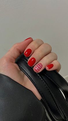 Amor Nails, Bright Red Nails, Red Nail Art, Hippie Nails, Red Nail Designs, Accent Nails, Valentine's Day Nails, Chrome Nails