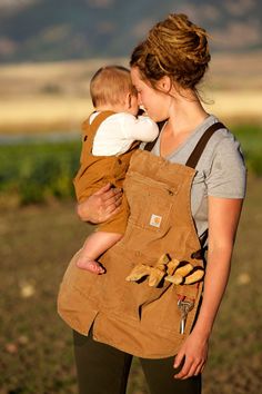 Gardening Attire Women, Farm Casual Outfits, Womens Farm Work Clothes, Farmers Outfit Women, Farm Fashion Women, Farming Outfit Women, Gardencore Outfit, Farm Work Outfit, Cute Gardening Outfits