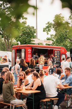 Der Frittenwerk Truck auf Streetfood Festivals Food Festivals Event, Foodtrucks Ideas, Food Truck Events, Street Food Design, Wholesome Meals, Food Van, Street Food Market, Festival Aesthetic, Food Truck Festival