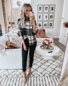 Posts from champagneandchanel | LIKEtoKNOW.it Flannel Outfits Fall, Neo Grunge, Flannel Outfits, Looks Country, Cute Fall Outfits, Casual Work Outfits, Mode Inspo, Beauty And Fashion, Grunge Style