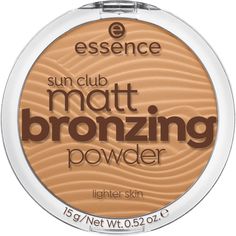 Wie von der Sonne geküsst: essence Sun Club Matt Bronzing Powder Sunkissed 010 verleiht einen natürlich gebräunten Teint und mattiert zugleich Gesicht und Dekolleté. Vegan. Drugstore Bronzer, Best Bronzer, Bronzer Makeup, Highlighter And Bronzer, Bronze Makeup, Perfume Floral