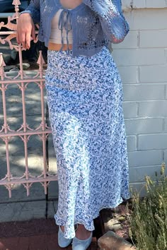 Product Details Self & Lining: 100% Polyester Hand Wash Cold Floral Print Elastic Waist Made in US Long Blue Skirt Outfit, Flowy Maxi Skirt Outfit, Cute Long Skirts, Long Skirt Fall Outfits, Long Skirt Fall, Flower Maxi Skirt, Blue Skirt Outfits, Long Blue Skirts, Floral Print Maxi Skirt