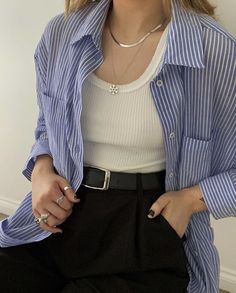 White Black And Blue Outfit, Blue White Striped Blouse Outfit, Oversized Blue Striped Shirt Outfit, Stripped Shirt Women Outfit Summer, Blue Stripped Shirt Outfit Women, Blue Stripped Shirt Women Outfit, Stripped Shirt Women Outfit, Oversized Striped Shirt Outfit, Blue Striped Blouse Outfit