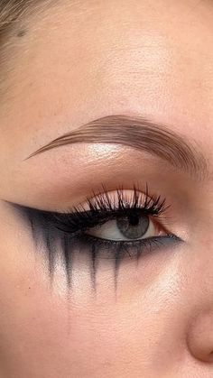 High Fae Makeup, Ghost Makeup Halloween, Pelottava Halloween, Maquillage Halloween Simple, Spooky Makeup, Holloween Makeup, Cute Halloween Makeup, Halloween Eye Makeup