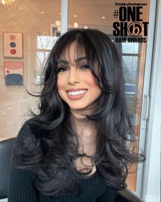 21 Straight Layered Hair Ideas For Extra Volume And Bounce Layers With Swoop Bangs, Big Bangstyle Hair, Bangstyle Hair Long Layers, Layered Hair Ideas, Medium Length Wavy Hair, Haircuts For Long Hair With Layers