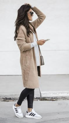 Duster Cardigan Outfit, Winter Cardigan Outfit, Fall Athleisure, Mantel Outfit, Look Formal, Mode Casual, Cozy Cardigan, Athleisure Outfits, Sporty Outfits