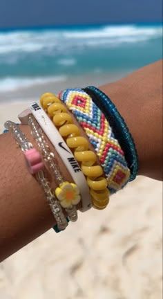 Good Braclet Combos, Summer Braclet Aesthetic, Vsco Bracelet Stack, Summer Preppy Bracelets, Aesthetic Bracelet Combos, Bracelet Combos Jewelry, Summer Outfits Women Aesthetic, Summer Braclet Combos, Summer Accessories Aesthetic