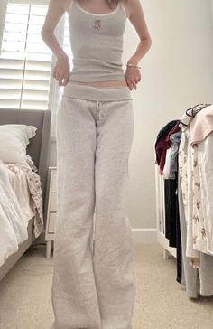 Tank Top And Pants Outfit, Flare Track Pants Outfit, Tube Top Outfit Comfy, Baggy Yoga Pants Outfit, Baggy Pants Fitted Top, Baggy Tank Top Outfit, Cute Fits Korean, How To Make Pants Low Rise, Folded Pants Outfit