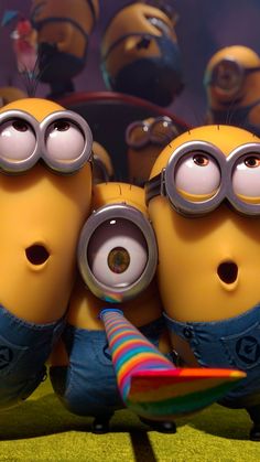 three minion characters with captioning in spanish