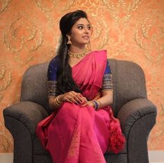 Dark Pink Wedding Saree, Contract Blouse For Pink Saree, Rani Pink Pattu Saree, Pink Sari With Contrast Blouse, Pink Contrast Color Combinations, Simple Saree Look For Function, Pink Saree Blouse Combination, Pink Contrast Blouse, Baby Pink Saree