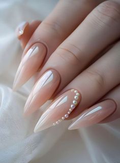 Nails With Pearl, Wedding Day Nails, Bridal Nails Designs, Peach Nails, Classy Nail Designs, Summer Nail Art, Pale Peach, Pearl Nails, Wedding Nails Design