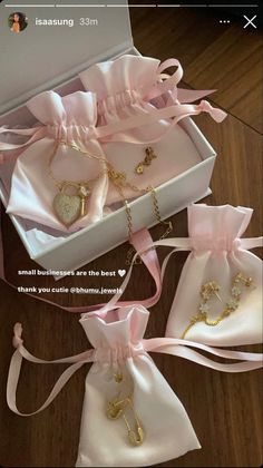 Small Business Accessories Packaging, Jewelry Aesthetic Pink, Jewelry Buissness, Jewelry Business Aesthetic, Cute Jewelry Packaging, Girly Packaging, Jewelry Gift Packaging, Pr Package